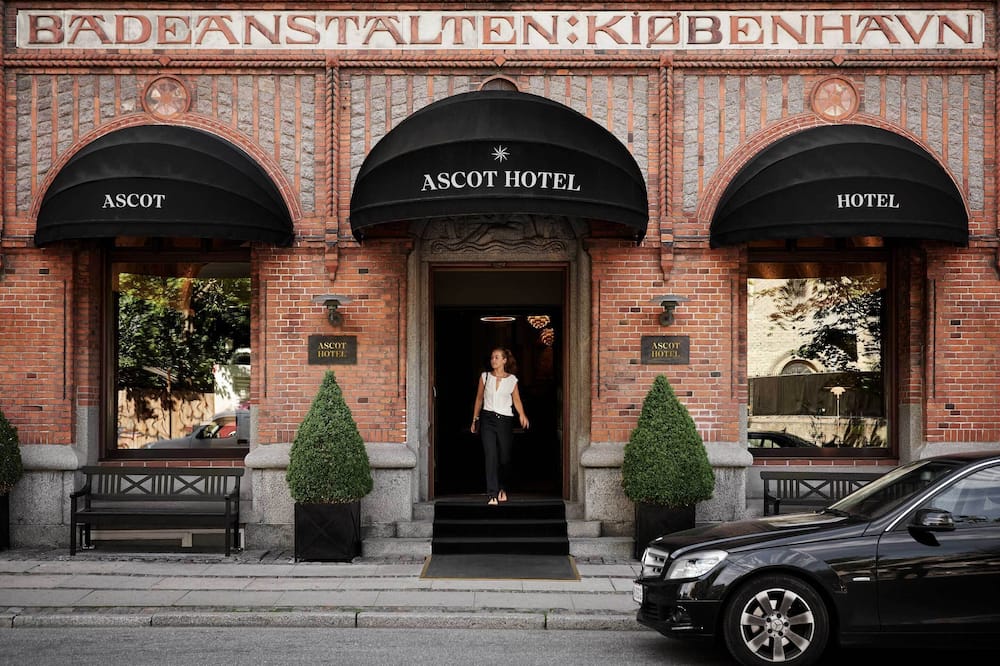 Ascot Hotel
